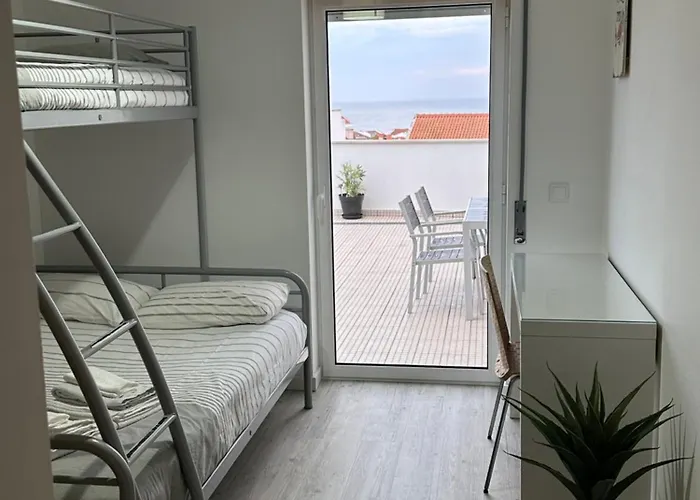 Sunset House / Casa Por Do Sol Nazaré